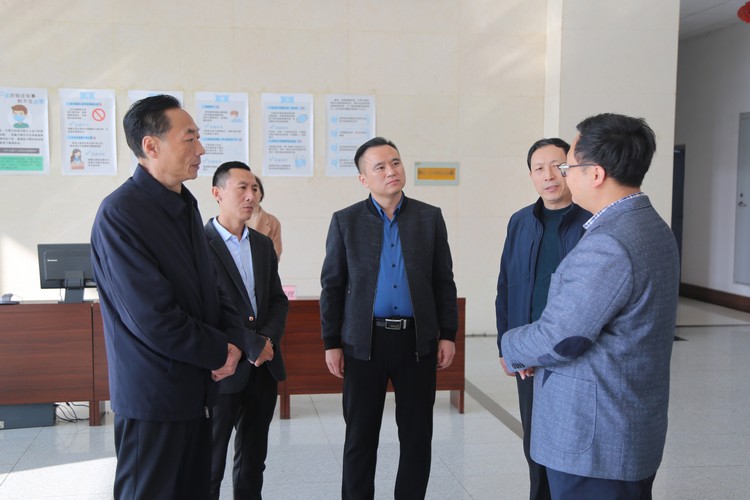 El jefe de la zona de alta tecnología de Jining visita el trabajo de investigación y orientación del Grupo del carbón de China