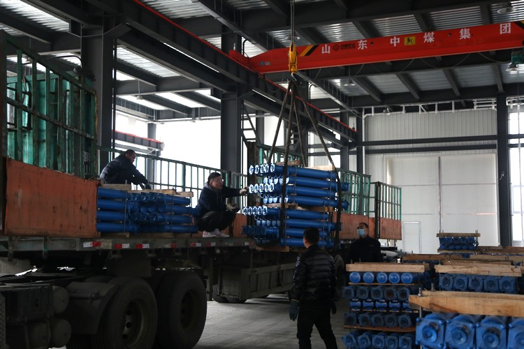 China Coal Group envía un lote de puntales hidráulicos al puerto de Tianjin