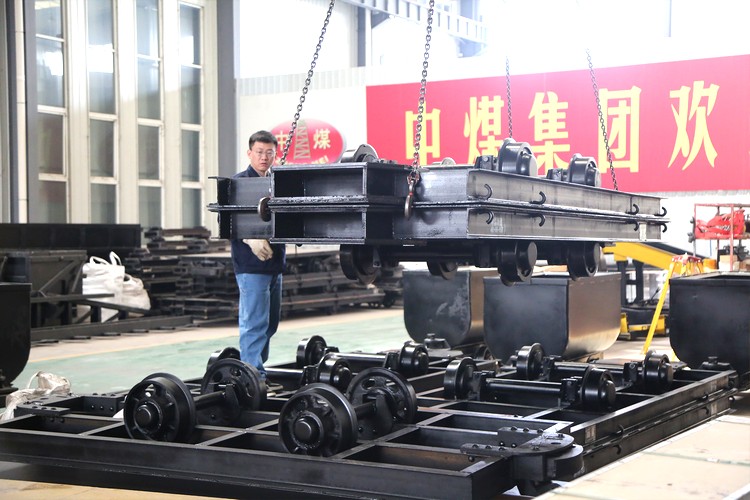 China Coal Group envió un lote de vagones de minería planos y puntales hidráulicos a Jincheng, Shanxi y Jinxiang, Shandong