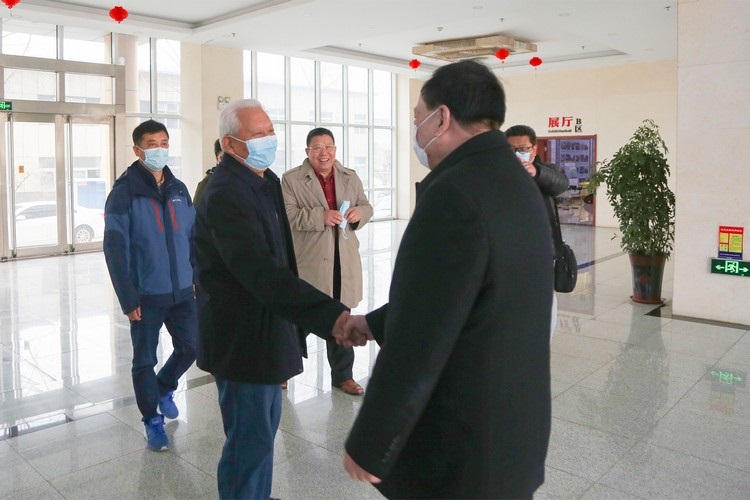 Cálida bienvenida El líder de la estación de radio y televisión de Jining y su partido visitaron China Coal Group para visitar y recibir orientación