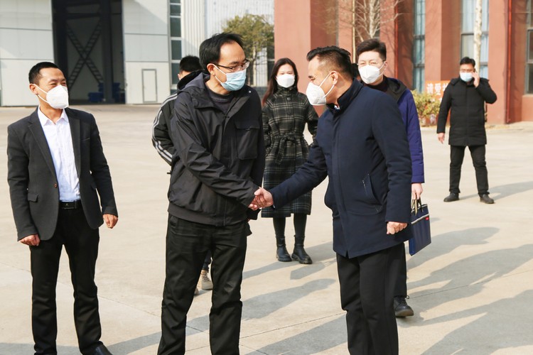 La clase especial de la nueva generación de la industria de la tecnología de la información de Jining visitó China Coal Group para investigar